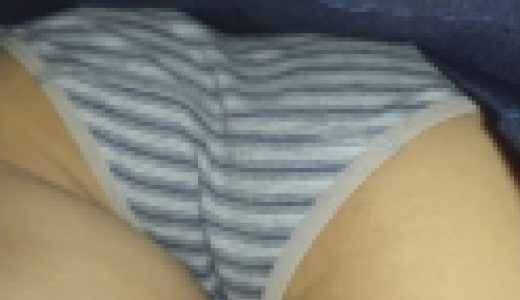 けしからん、エスカレーターで盗撮を警戒して最後尾に乗るような娘には悪戯part.10【携帯用・縦動画】