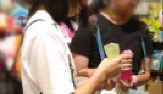 玩具で遊ぶ 二人組 手コキ練習? 日常 生おかず    胸チラ パンチラありません