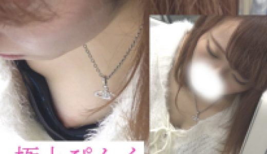 綺麗なお姉さん、ピンクな乳首と薄色乳輪