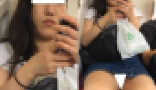 (電車対面）(顔出し)デニムのミニスカートから…生足むっちりふとももちゃん…こんにちは…かわいい女子大生さんを観察してみました!