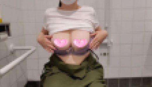 ?愛華の個人撮影?多目的トイレでオモチャを使ってオナニーしまくる人妻！！