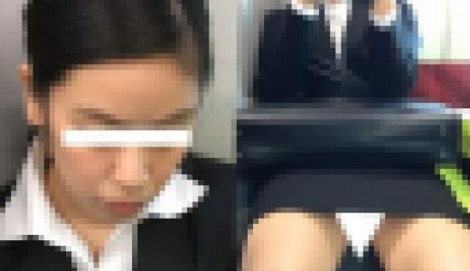 (電車対面）(顔出し)パンストあんよのひらき具合が…なんかいやらしい…リクルート女子大生さんを観察してみました!!