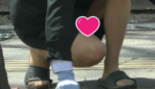 ☆抜き過ぎ注意☆【草取り開脚】～インテリメガネ熟女OL編