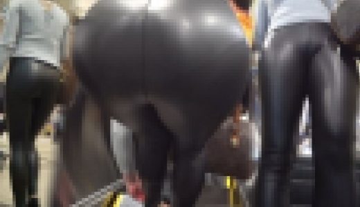 【フルHD 高画質】ムチムチの黒レギパンお姉さん！！イヤらしい黒光り感が卑猥過ぎます！！