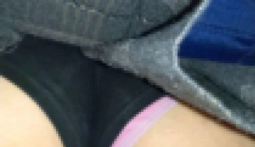 けしからん、エスカレーターで盗撮を警戒して最後尾に乗るような娘には悪戯part.15【携帯用・縦動画】