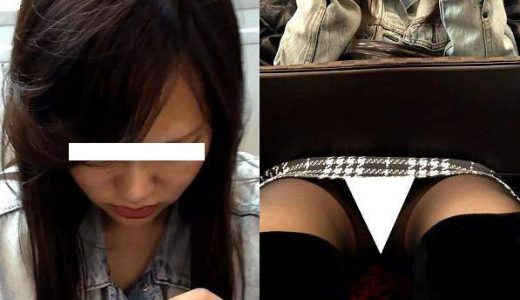 (電車対面）(顔出し)黒のハイニーブーツ…黒のパンストに包まれたふともも…無防備にひらいちゃったお股が極エロでした!!