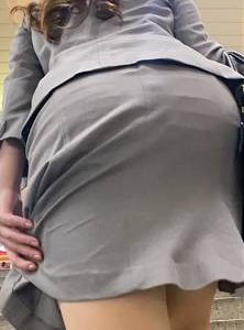 お姉さんの後ろ姿　８７　OL　スーツ　爆尻　階段上り　タイトスカート