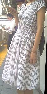 人形みたいなお姉さんを逆さ撮り