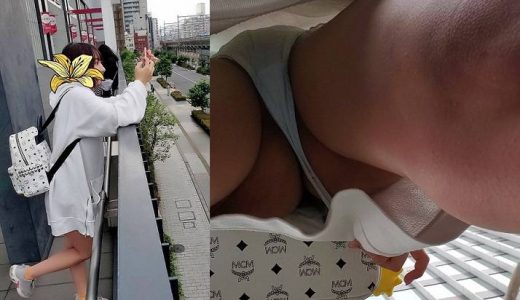 【過去最高撮れ高】くい込みすぎてノーパンかとwww、美形オタク娘まさかのTバック！巨乳ブラまで丸見え！これはヤバいです！