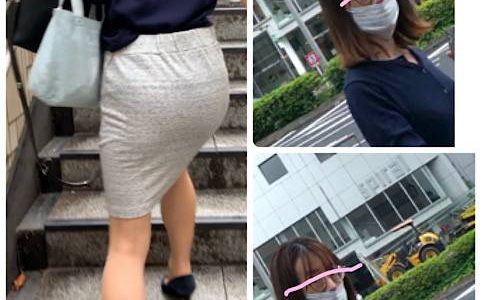 【メガネ美人！エロ尻！】アニメキャラ！？小尻で美尻を公開！ムチムチエロ尻に精子を掛けたら驚いて逃げちゃう！？【447】