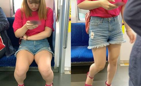 夏らしいショートパンツとエッチな生脚がたまらない可愛い女子大生（後編）