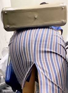 お姉さんの後ろ姿　９３　OL　巨尻　ミニスカート　階段上り　タイトスカート