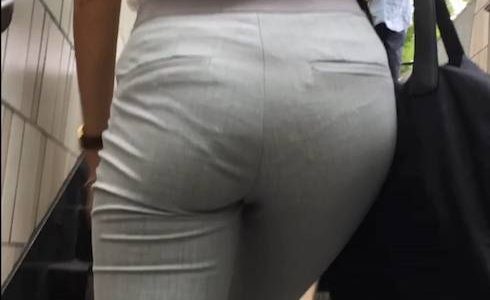 【2名・奇抜な衣装で見せるエロい着衣尻】