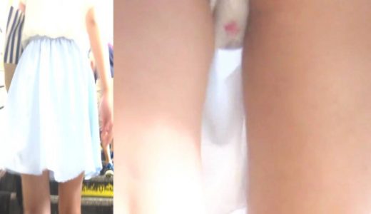 パンチラ盗撮 女子大生 白パンツが尻に食い込み 股間にピンクの花柄パンツ