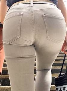 お姉さんの後ろ姿　９６　OL　爆尻　階段上り　ムチムチ　パンツ