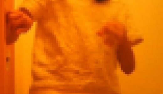 お尻丸見え　フロントのリボンもしっかり