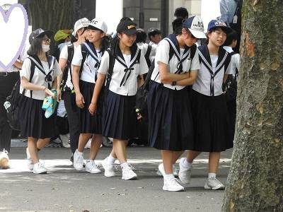 制服姿の女のコを撮影しました！！８９