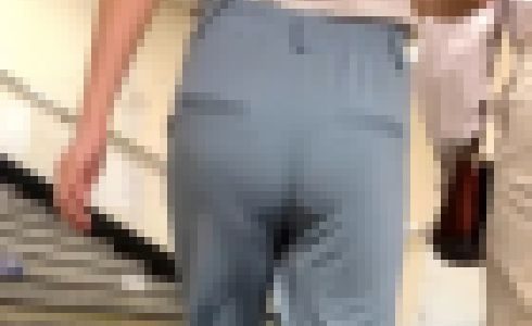 【2名・パンティーが丸分かりになってしまう着衣尻】