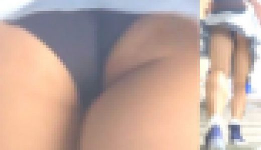 パンチラ盗撮 外人さん 隣に彼氏がいたけど構わずに黒パンツ盗撮