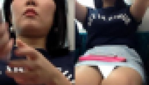 (電車対面）(顔出し)えっちな豊満ボディを持て余すロングヘアOLさん…ミニタイトの無防備な▼ぞーんを観察してみました!!
