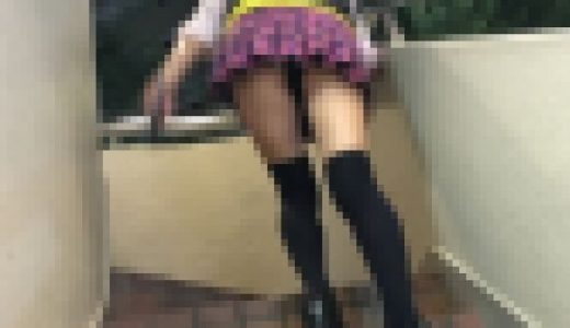 【見え見えパチンコガール】店員パンチラ