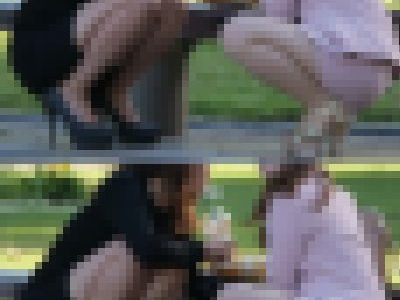 2020 タイトスカートしゃがみ二人