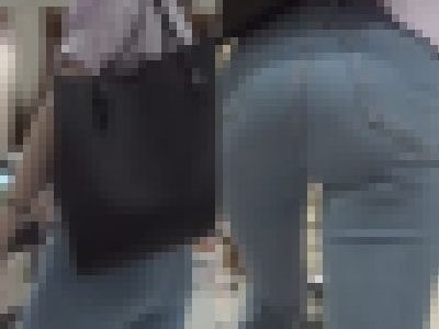 清楚系スレンダー女子の可愛らしいデニム尻