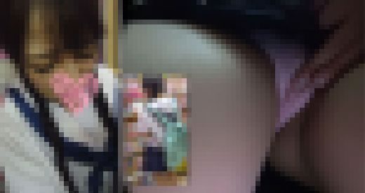 【書店痴漢】某人気アイドルにそっくりなJKを痴漢しチン汁まみれのオジサンチンコを掃除させ口内射精!!