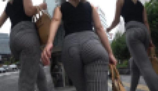 【超高画質】美人若妻のストライプレギンス巨尻が躍動！ケツの凹凸プリップリ感がマジ堪らんです♪