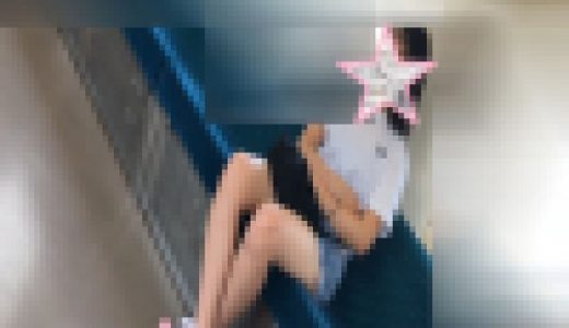 【電車対面】太ももが脅威的