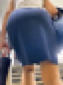 お姉さんの後ろ姿　１２１・１２４　セット　OL　過去最高　巨尻　階段上り　ネイビー　接写　タイトスカート