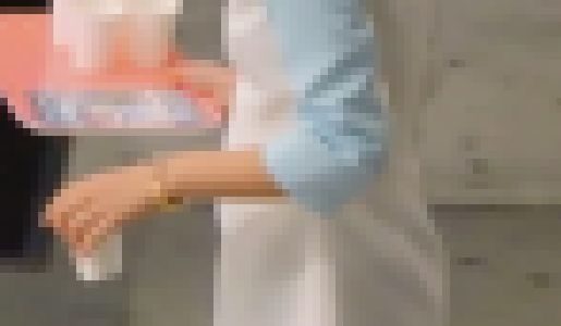 来場者に水を配るコンパニオン2015ドラッグストアショー【動画】イベント編 902