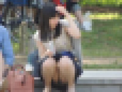 お座りお姉さん発見！！（ＦＨＤ）大変です！！パンツが見えてますよ６０
