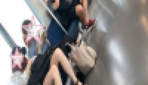 寝ているギャル様の生足がやべぇ