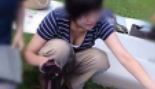 フリマ 可愛いお姉さん 胸チラ ブラチラ  店員 さん