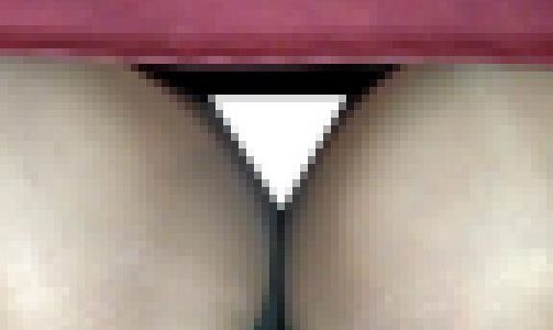 (特別編）(机の下）机下の攻防…ライトを照らし過ぎて警戒…スカートの裾を押さえガード…そして▼ぞーん…その奥のパンスト○んてぃへ
