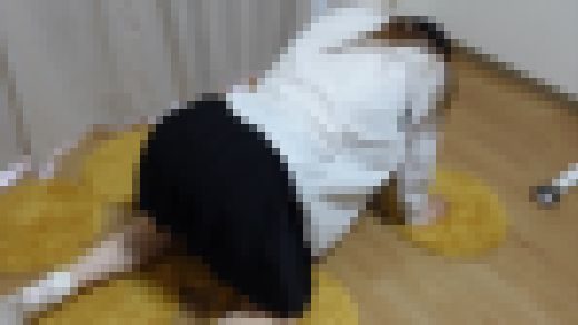 【妹の友達】～ちゃっかりお触り（ポーズ：「牛のポーズ」ビティラーサナ編）～