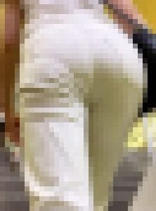 お姉さんの後ろ姿 １４８　白パン　食い込み　迫力の爆尻　階段上り　パンツ