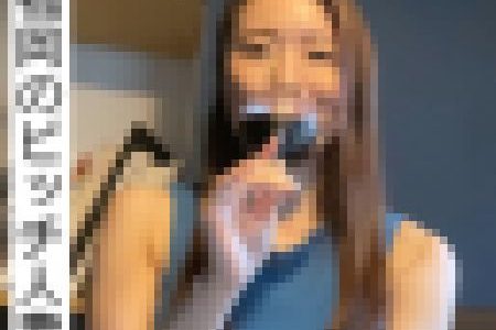 カフェ店員の目を盗んで店内でフェラ奉仕【福岡のビッチ人妻】