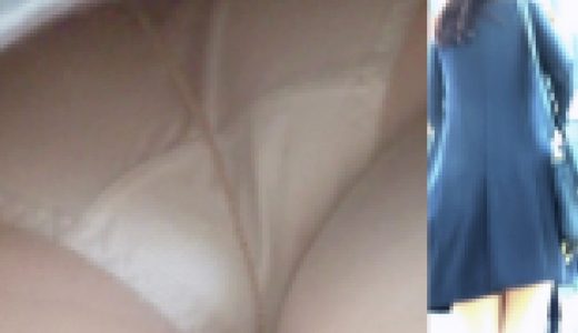 パンチラ盗撮 OLさん 白パンツに超接近
