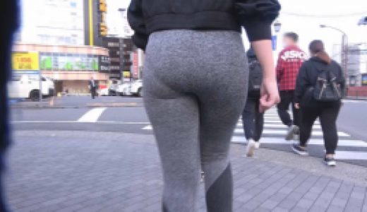 【即撮影】２０代前後の女性　ピタッとしたランニングウェアから下着が浮き出るほどのデカ尻