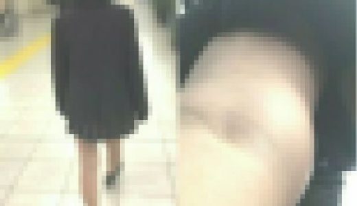 なぜか手ブラなJKパンティ逆さ撮り