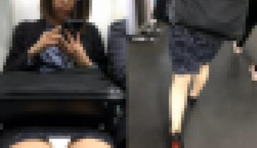 (電車対面）(顔出し）ミニタイトスカートでパンストあんよをむき出しにして攻める人妻OLさん…ミニタイトぷり尻も観察してみました!