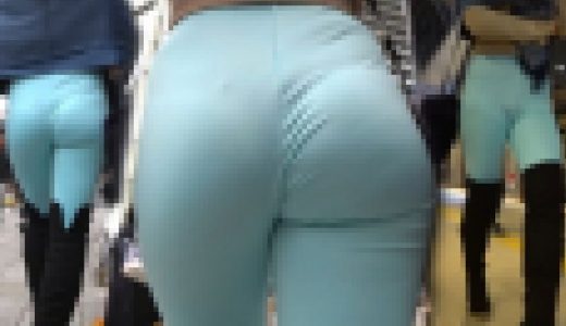 【高画質】真っ青なレギンスが皮膚と同化してケツがえらい事になってますｗｗ