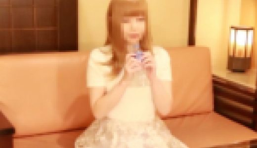 色白激カワギャルの潮吹き電マオナニー