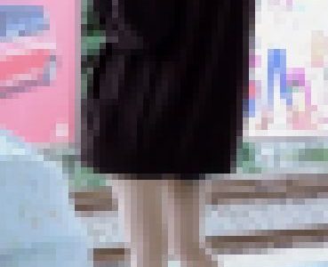 駅のホームでスマホをいじっている女の子生脚私服姿【動画】街撮り編 1004