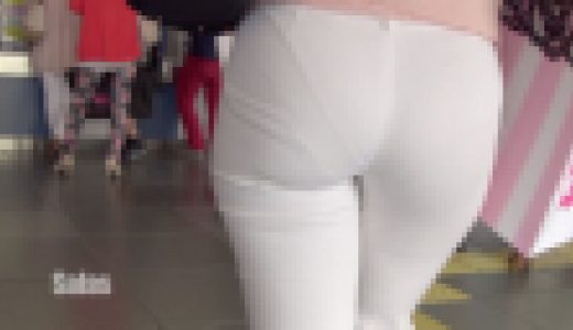 【FHD高画質】縁レースのパンツラインがクッキリ 白タイトパンツ