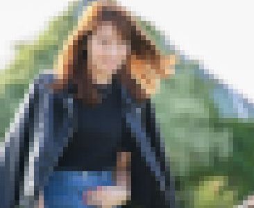 友人の結婚式用の写真を撮影しながら自分のパンチラを撮影される美人