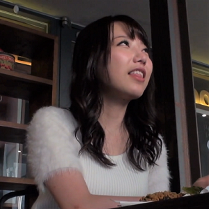 【流出】お金が欲しい女子大生のお小遣い稼ぎ。おっさんに貢がれて身体を許す激カワ娘