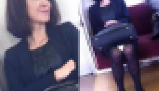 (電車対面）(顔出し）パンプスから膝までそそり立つ…きゅっと引締まった奥様OLのけしからん黒パンストあんよを観察してみました!!